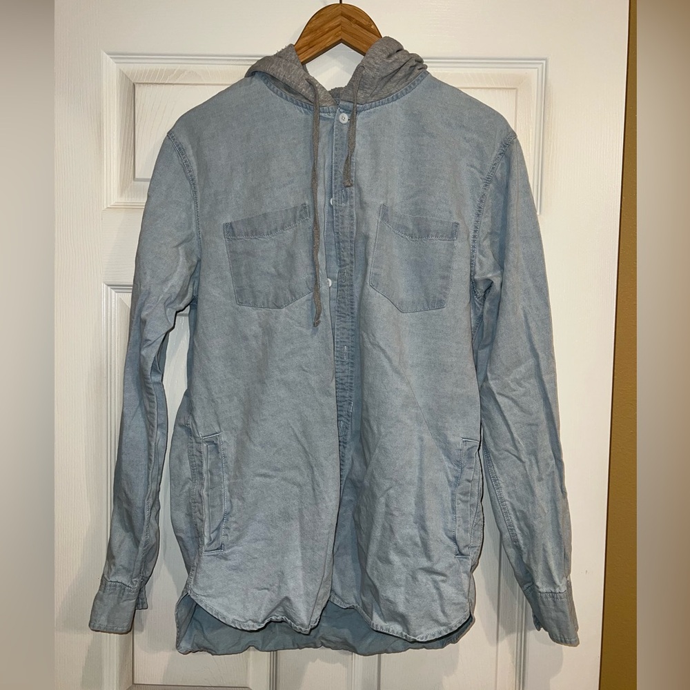 PAC Sun denim shirt W/ hood. Size medium. EUC.